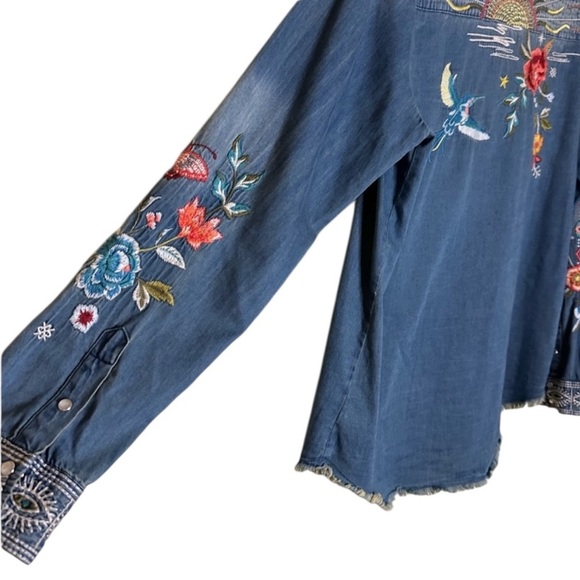 Johnny Was Cara Frayed Westward Denim Shirt NWT RARE - Picture 10 of 15